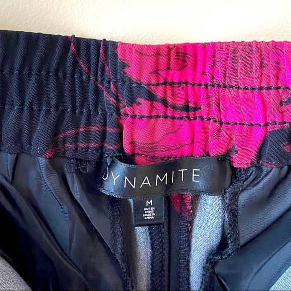 Dynamite black with fuchsia flowers shorts - Picture 8 of 9